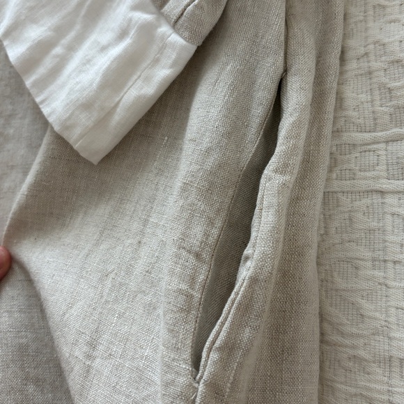 Tan and White Tunic Dress - Picture 4 of 6